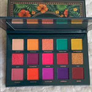 ACE BEAUTĒ Nostalgia-Vibrant Eyeshadow Palette